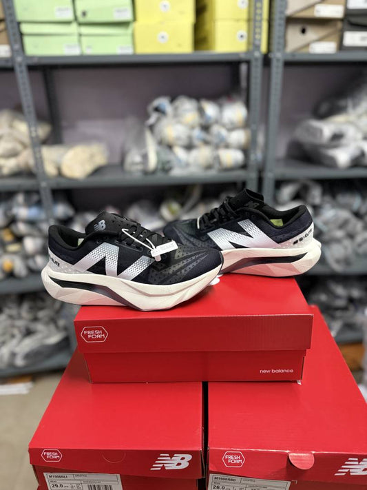 New_Balance Fuelcell Elite V4 BlackWhite
