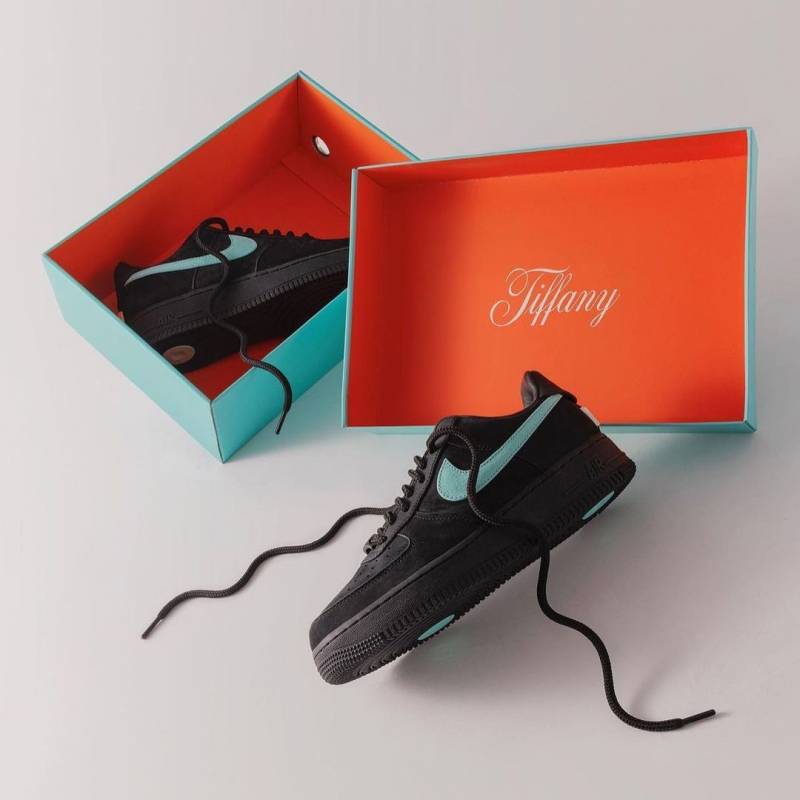 Nik_e Airforce 1 Low Tiffany Black Semi UA