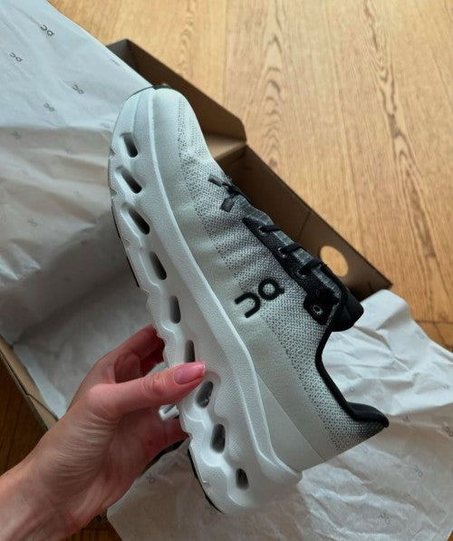 ON CLOUD TILT 2.0 BLACK IVORY